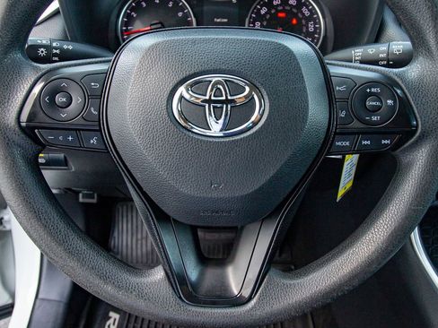 Used 2019 Toyota RAV4 LE w/ Carpet Mat Package AWD/4WD image 24