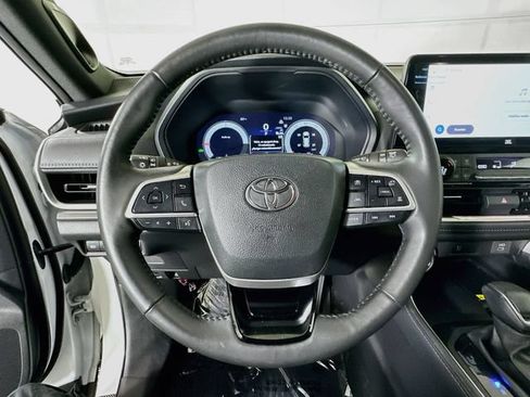 Used 2025 Toyota Grand Highlander AWD Hybrid image 16