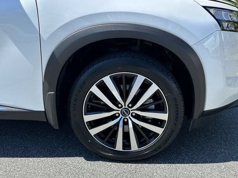Certified 2025 Nissan Pathfinder Platinum FWD image 14