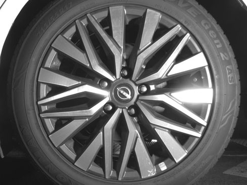 Used 2025 Nissan Altima 2.5 SV FWD image 14