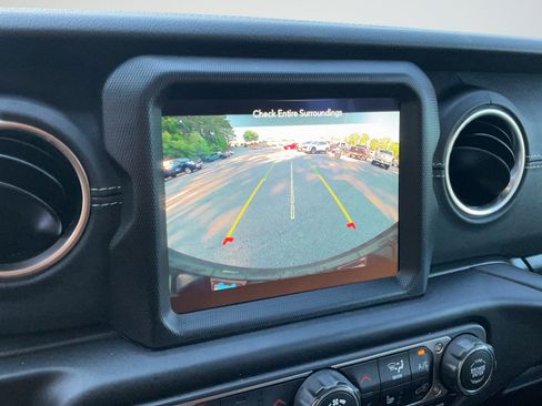 Used 2023 Jeep Wrangler Unlimited Sahara w/ Dual Top Group AWD/4WD image 17