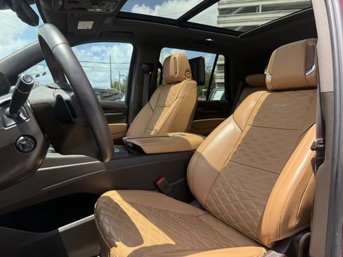 Used 2024 Cadillac Escalade Sport w/ LPO, ONYX Package AWD/4WD image 17