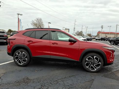 New 2026 Chevrolet Trax RS w/ Sunroof Package image 2