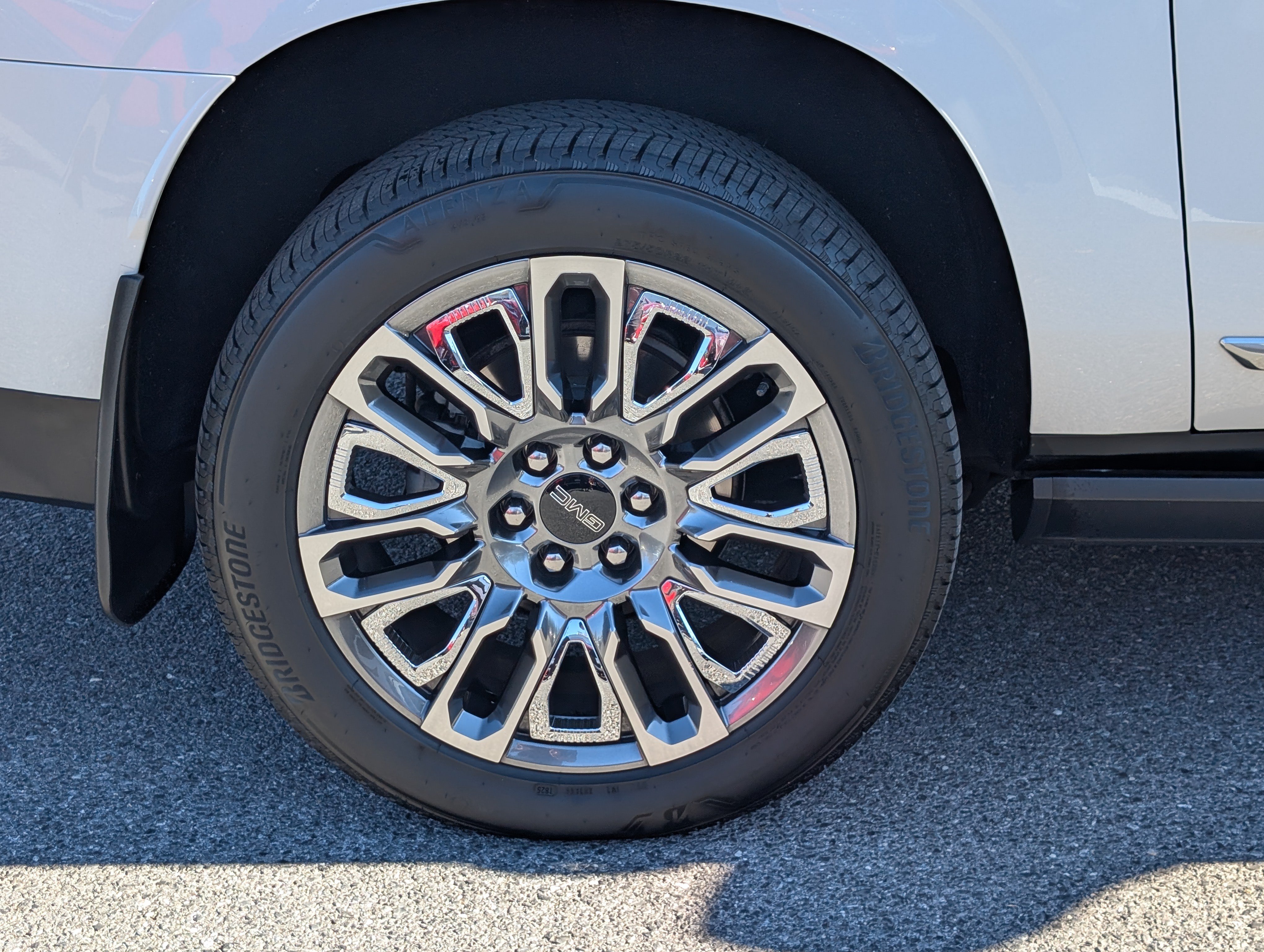 Used 2021 GMC Yukon XL Denali w/ Denali Premium Package AWD/4WD image 10