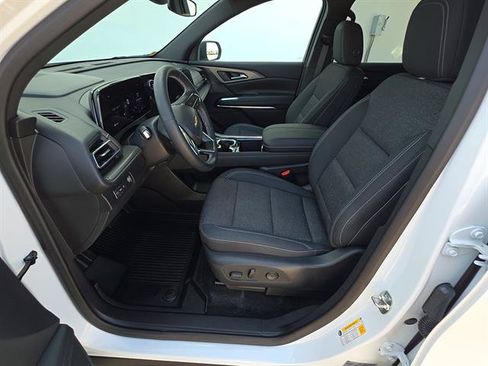 Used 2025 Chevrolet Traverse LT w/ Driver Confidence Package FWD image 8