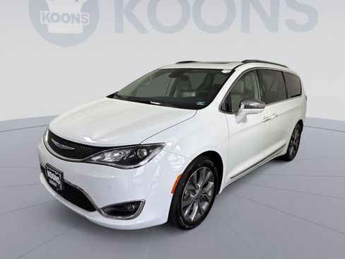 Used 2019 Chrysler Pacifica Limited w/ Tire & Wheel Group image 1