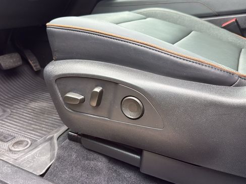 Used 2024 GMC Acadia AT4 w/ Luxury Package AWD/4WD image 10