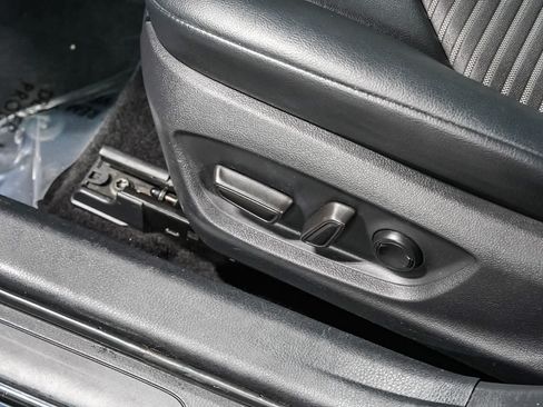 Certified 2019 Toyota Camry SE FWD image 22