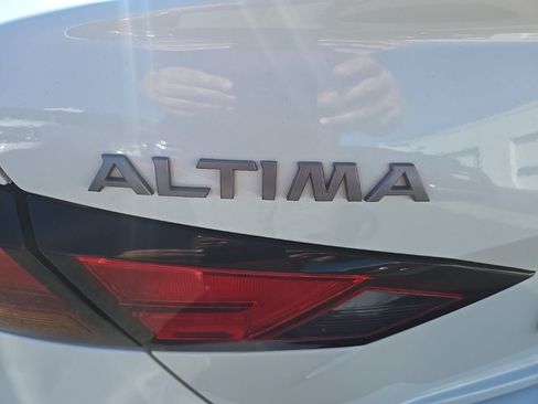 Used 2023 Nissan Altima 2.5 SV FWD image 40