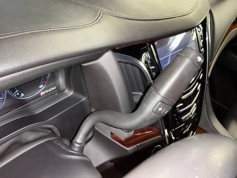 Used 2015 Cadillac Escalade Luxury AWD/4WD image 25