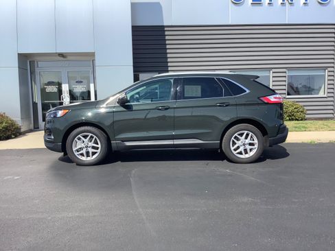 Certified 2024 Ford Edge SEL w/ Convenience Package AWD/4WD image 2