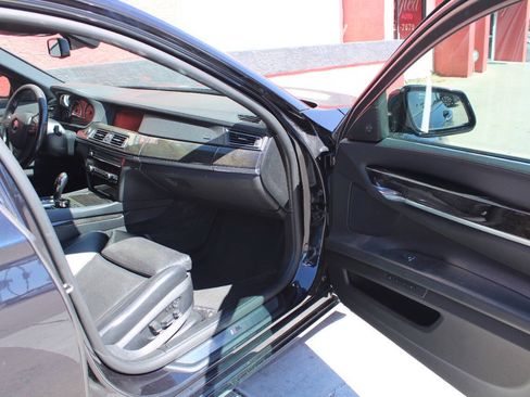 Used 2011 BMW 750i RWD image 11