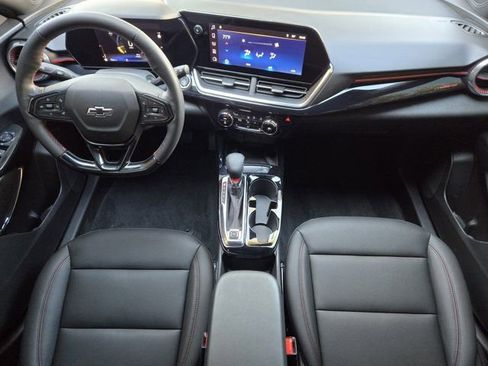 Used 2025 Chevrolet Trax RS w/ Sunroof Package image 27