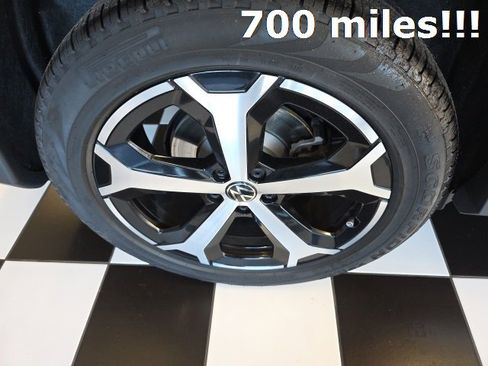 Certified 2025 Volkswagen Tiguan SE image 29