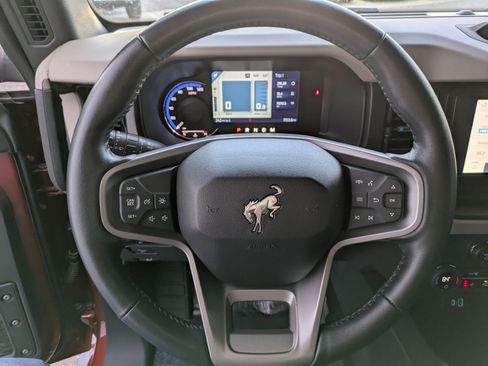 Used 2023 Ford Bronco Wildtrak image 16