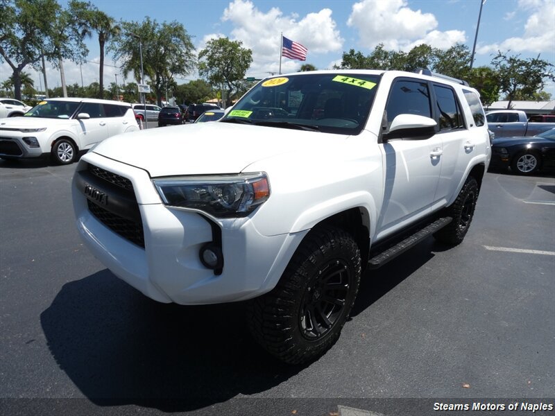 Used 2020 Toyota 4Runner SR5 AWD/4WD image 3