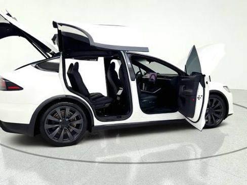 Used 2024 Tesla Model X AWD/4WD image 19