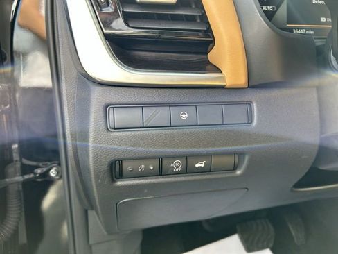 Used 2023 Nissan Rogue Platinum image 17