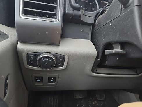 Used 2018 Ford F150 XLT w/ Equipment Group 302A Luxury image 16