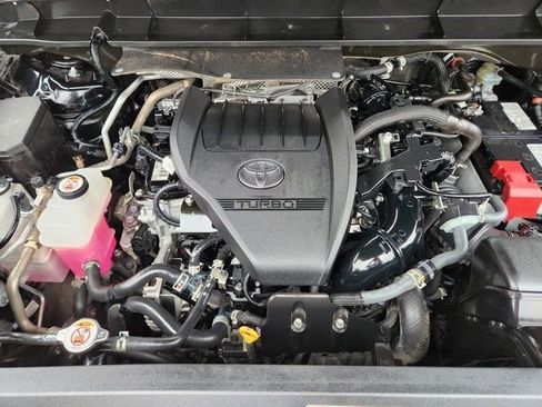 Used 2023 Toyota Highlander XLE image 32