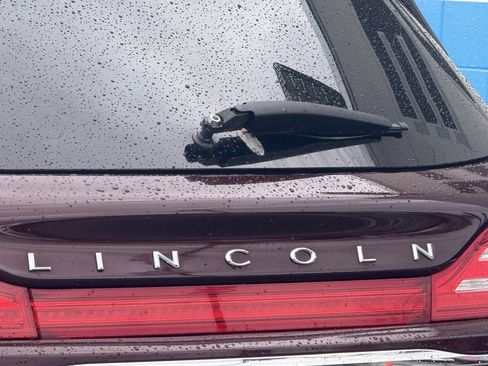 Used 2019 Lincoln MKC Select image 22