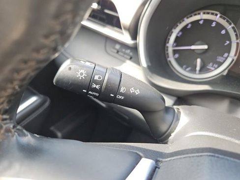 Used 2022 Toyota Highlander XLE FWD image 47