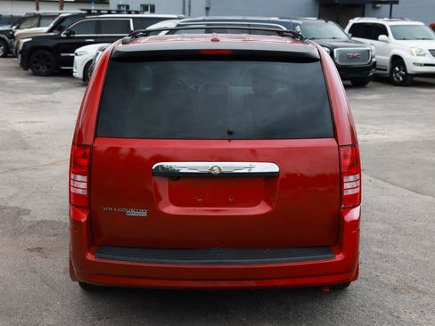 Used 2008 Chrysler Town & Country Touring w/ Entertainment Group #2 FWD image 9