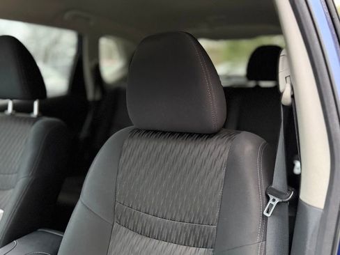 Used 2020 Nissan Rogue SV w/ Premium Package image 6