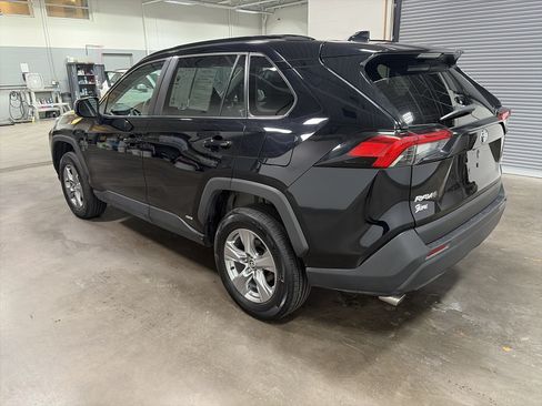 Used 2025 Toyota RAV4 LE AWD/4WD image 5