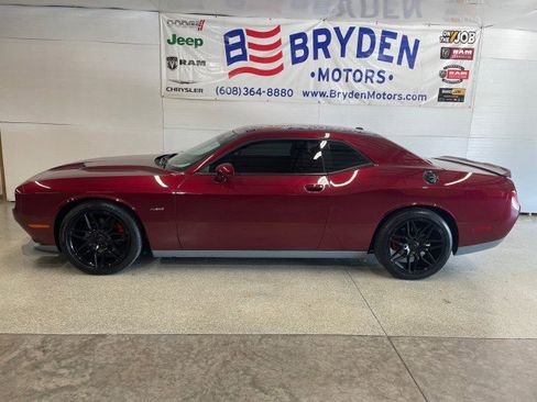 Used 2018 Dodge Challenger R/T image 5