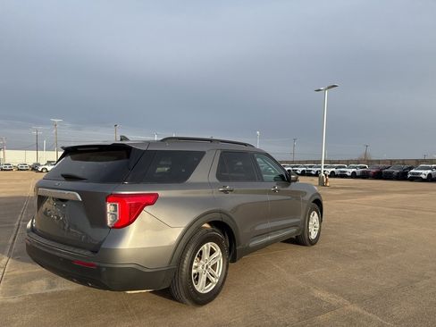 Used 2022 Ford Explorer XLT image 16