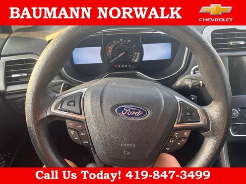 Used 2017 Ford Fusion SE w/ Fusion SE Technology Package FWD image 40