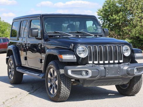 Used 2018 Jeep Wrangler Unlimited Sahara image 4