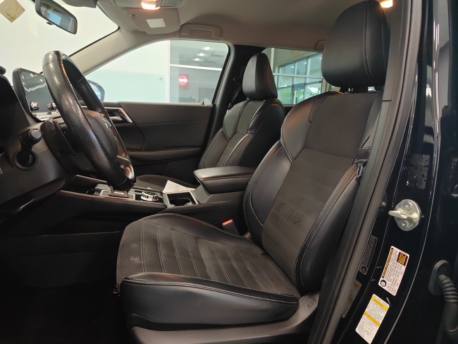 Used 2024 Mitsubishi Outlander SE Black Edition AWD/4WD image 9