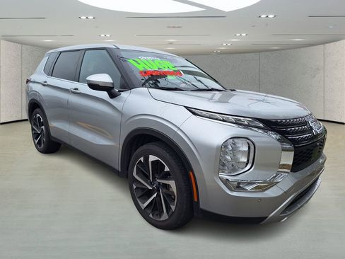 Used 2024 Mitsubishi Outlander SE Black Edition image 6