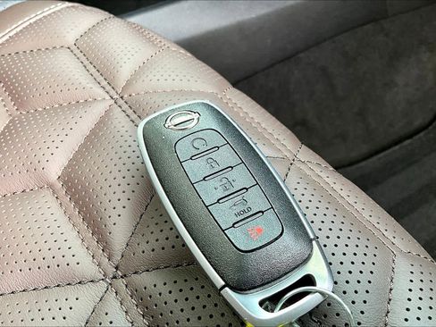 Used 2025 Nissan Armada Platinum Reserve AWD/4WD image 18