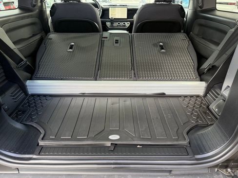 Used 2023 Land Rover Defender 90 X AWD/4WD image 24