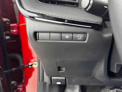 Certified 2025 Nissan Kicks SR FWD image 34