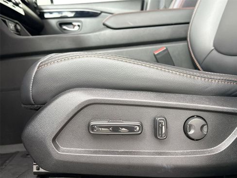 Used 2025 Honda Pilot TrailSport image 29