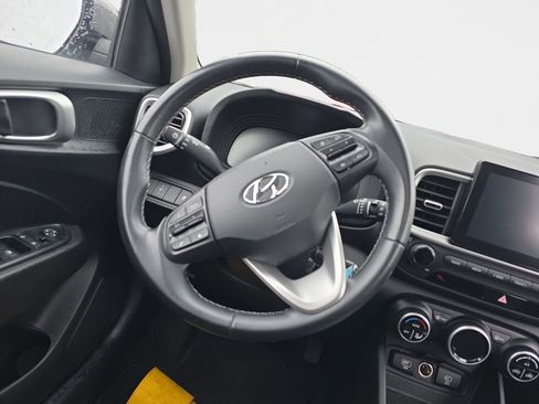 Used 2023 Hyundai Venue SEL w/ Cargo Package FWD image 11