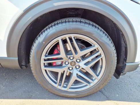 Certified 2025 Ford Explorer ST-Line w/ Premium Package image 9