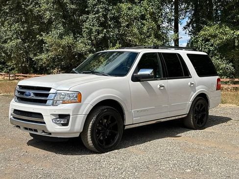 Used 2017 Ford Expedition Platinum AWD/4WD image 4