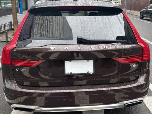 Used 2017 Volvo V90 T6 Cross Country image 8