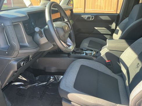 Used 2025 Ford Bronco Big Bend w/ Black Appearance Package AWD/4WD image 11