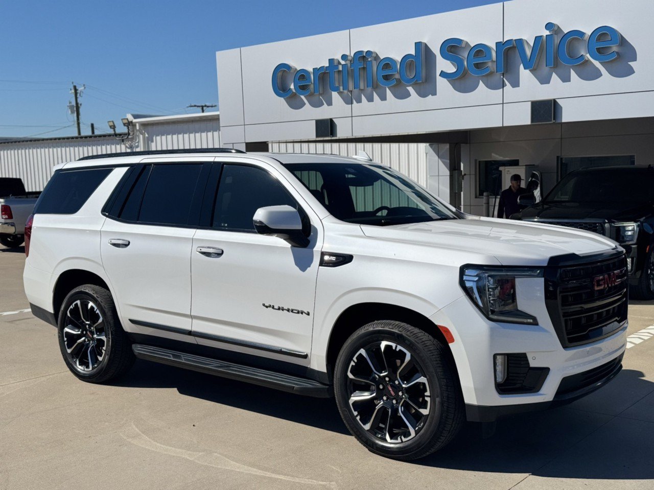 Used 2023 GMC Yukon SLT w/ SLT Premium Package AWD/4WD image 1