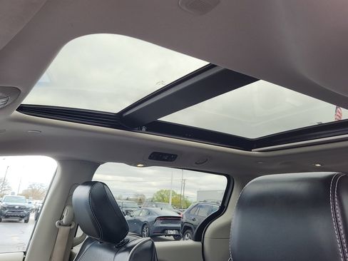 Used 2023 Chrysler Pacifica Limited image 19