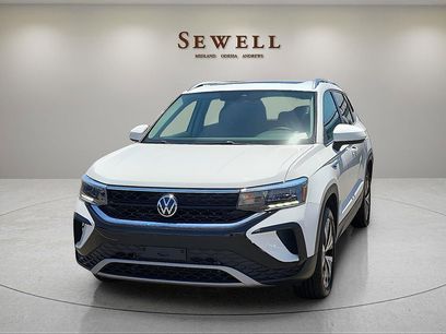 Used 2022 Volkswagen Taos SE w/ Panoramic Sunroof Package