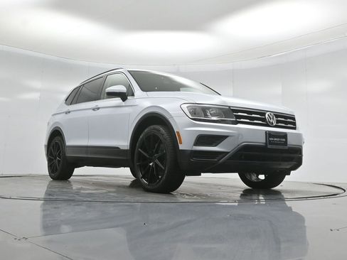 Used 2019 Volkswagen Tiguan SE w/ Panoramic Sunroof Package image 43