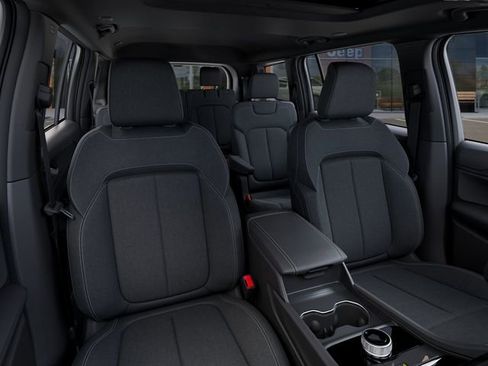 Used 2025 Jeep Grand Cherokee L Laredo w/ Luxury Tech Group I AWD/4WD image 16
