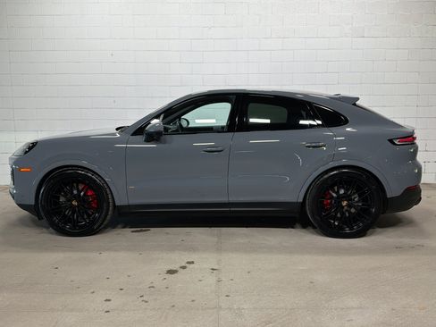 Certified 2025 Porsche Cayenne S AWD/4WD image 2